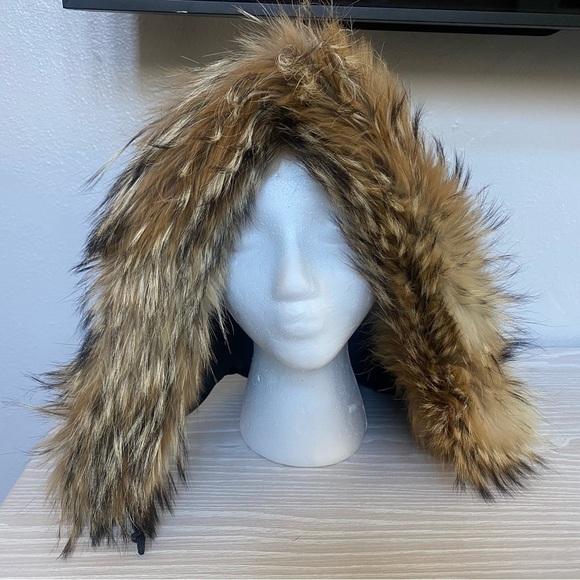Real Racoon Fur Hood - Picture 1 of 7